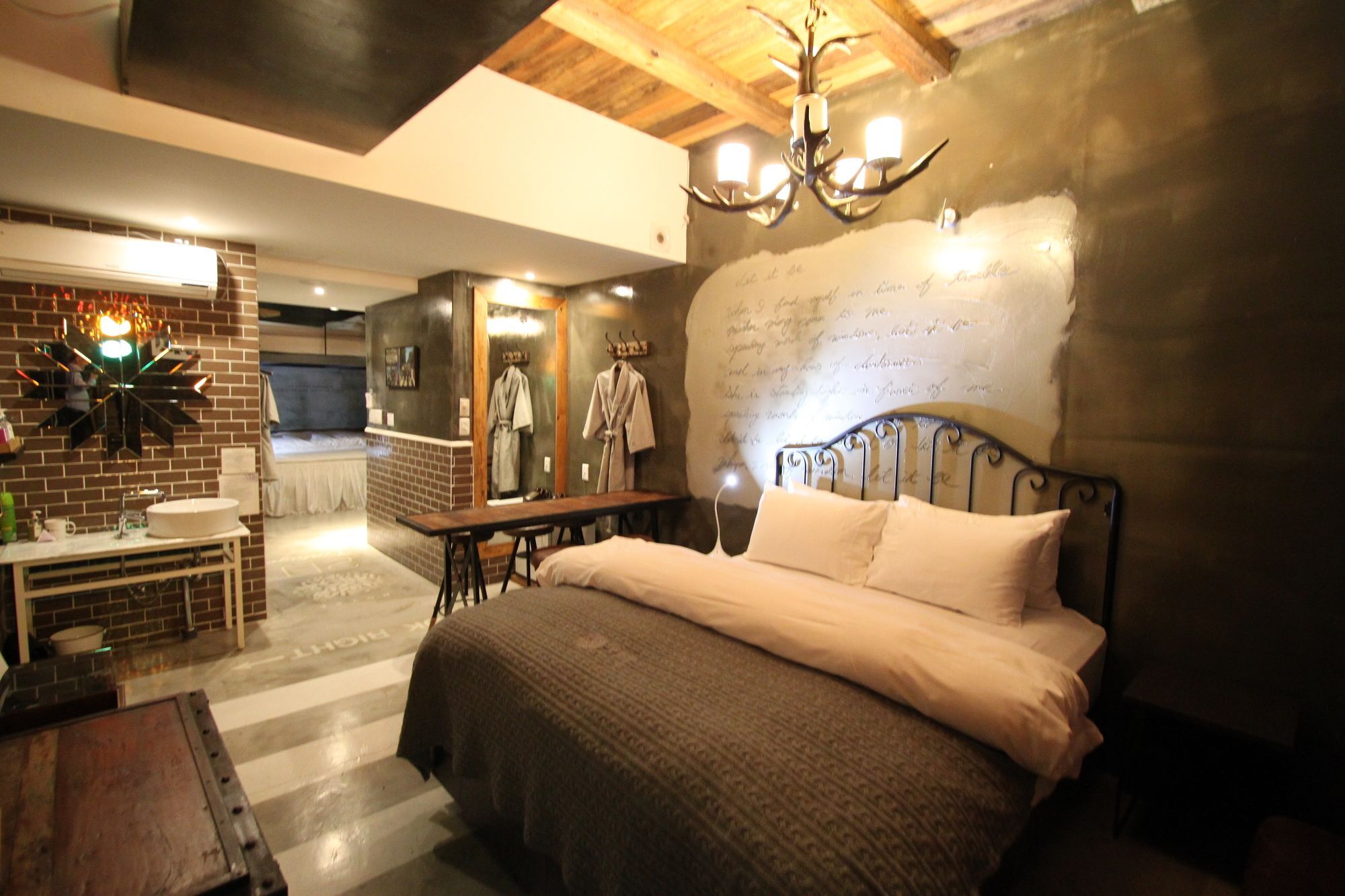 February Hotel Hwanggeum Daegu Exteriör bild